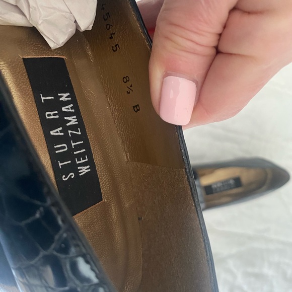 Stuart Weitzman 8-1/2 M EUC Croc-Embossed Loafers with Gold Detail Retail $279 - Picture 5 of 7